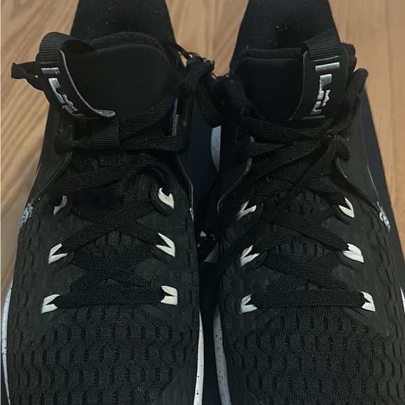 Lebron James Basketball Shoes - Picture 2 of 3